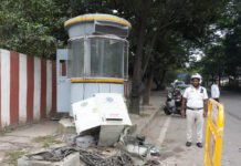 ನಿಂತಿದ್ದ ಬೈಕ್ಗೆ ಆಂಬ್ಯುಲೆನ್ಸ್ ಡಿಕ್ಕಿ ದಂಪತಿ ಸಾವು