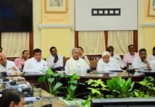 ರೈತರ ಹೋರಾಟಕ್ಕೆ ಮಣಿದ ಸರ್ಕಾರ;ಪ್ರತಿ ಟನ್ ಕಬ್ಬಿಗೆ 3,300 ರೂ ನಿಗದಿ