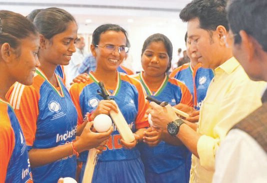 ಸಚಿನ್ರಿಂದ ಮಹಿಳಾ ಅಂಧರ ಕ್ರಿಕೆಟ್ ತಂಡ ಭೇಟಿ