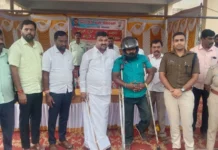 ದ್ವಿಚಕ್ರವಾಹನ ಸವಾರರು ಹೆಲ್ಮೆಟ್ ಧರಿಸಿ ತಮ್ಮ ಜೀವ ಉಳಿಸಿಕೊಳ್ಳಿ