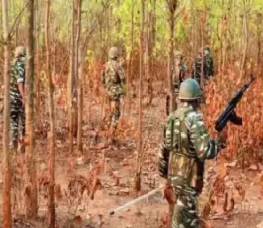 ೧೨ ಮಂದಿ ನಕ್ಸಲೀಯರು ಶರಣು