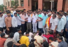 ಕೇಂದ್ರ ಮತ್ತು ರಾಜ್ಯ ಸರ್ಕಾರಗಳು ಖಾಲಿ ಇರುವ ಹುದ್ದೆಗಳನ್ನು ಶೀಘ್ರದಲ್ಲಿ ಭರ್ತಿ ಮಾಡಬೇಕೆಂದು ಆಗ್ರಹಿಸಿ ವಿರ್ದ್ಯಾಥಿಗಳಿಂದ ಪ್ರತಿಭಟನೆ