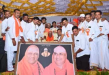 ವಾಟಾಳು ಶ್ರೀಗಳಿಗೆ ಮೆಡಿಕಲ್ಸ್ ಕುಮಾರ ಸ್ನೇಹ ಬಳಗದ ಗೌರವ ಸಮರ್ಪಣೆ