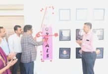 ವಾಲ್ ಆಫ್ ಫೋಟೊ ಫ್ರೇಮ್ಗೆ ಚಾಲನೆ