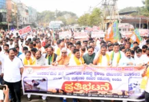 ನಗರದಲ್ಲಿ ಕೇಸರಿ ಕಲಿಗಳ ಬೃಹತ್ ಪ್ರತಿಭಟನೆಅಕ್ರಮ ಲೇಔಟ್ ರದ್ದುಪಡಿಸಿ: ಭೀಮರಾವ್ ಪಾಟೀಲ್ ವಿರುದ್ಧ ಕ್ರಮ ಕೈಗೊಳ್ಳಿ