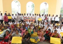 ಗ್ರಾ.ಪಂ ಸದಸ್ಯರನ್ನೇ ಮುಂದುವರೆಸುವಂತೆ ಆಗ್ರಹಿಸಿ ಪ್ರತಿಭಟನೆ