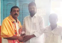 ದೋರನಹಳ್ಳಿ ಪಪಂ ಮುಖ್ಯಾಧಿಕಾರಿ ಶಖಾಪುರರಿಗೆ ಜಮಾದಾರ ಸನ್ಮಾನ