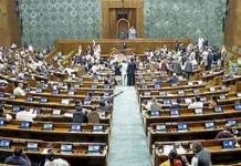 ಲೋಕಸಭೆಯಲ್ಲಿ ಆಡಳಿತ ವಿಪಕ್ಷ ವಾಕ್ಸ್ಮರ: ಗದ್ದಲ, ಕೋಲಾಹಲ