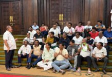 ಹಾಡು, ಭಜನೆ, ಮಿಮಿಕ್ರಿ ಮಾಡಿ ರಾತ್ರಿಯಿಡಿ ಸದನದಲ್ಲೇ ಕಳೆದ ವಿಪಕ್ಷ ಸದಸ್ಯರು