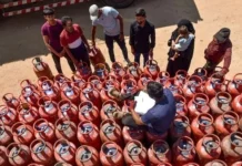 ದೇಶದ ಹಲವೆಡೆ ತಪ್ಪದ ಎಲ್ಪಿಜಿ ಬವಣೆ