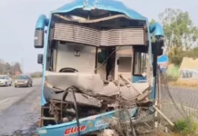 ಡಿವೈಡರ್ ಗೆ ಬಸ್ ಡಿಕ್ಕಿ ನಾಲ್ವರು ಸ್ಥಳದಲ್ಲೇ ಸಾವು