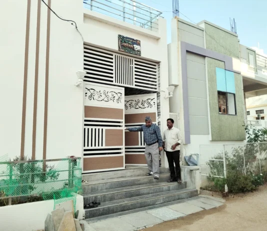 ಆದಾಯ ಮೀರಿ ಕೋಟ್ಯಾಂತರ ಮೌಲ್ಯದ ಆಸ್ತಿ ಸಂಪಾದನೆ ಆರೋಪ ವಿರೇಶ್ ಹಿರೇಮಠ ಮನೆ-ಕಚೇರಿಗಳ ಮೇಲೆ ಲೋಕಾಯುಕ್ತರ ದಿಢೀರ್ ದಾಳಿ; ಮಹತ್ವದ ದಾಖಲೆಗಳ ಜಪ್ತಿ