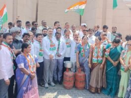 ಗ್ಯಾಸ್ ಸಿಲಿಂಡರ್ ಸಮಸ್ಯೆ ಬೆಲೆ ಹೆಚ್ಚಳದ ವಿರುದ್ದ ಕಾಂಗ್ರೆಸ್ ಪ್ರತಿಭಟನೆ