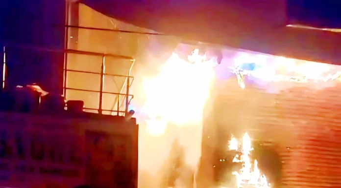 ಬಟ್ಟೆ ಅಂಗಡಿಗೆ ಬೆಂಕಿ: ಕೋಟ್ಯಾಂತರ ರೂ.ಹಾನಿ