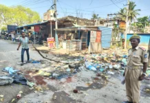 ರಸ್ತೆ ಮೇಲೆ ಕಸದ ರಾಶಿ: ಸಾರ್ವಜನಿಕರ ಅಕ್ರೋಶ