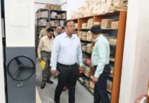 ತಾಲ್ಲೂಕು ಕಚೇರಿಗೆ ಆಯುಕ್ತರ ಭೇಟಿ ಹಾಗೂ ಪರಿಶೀಲನೆ