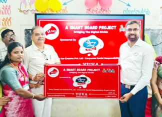 ತಾಡತೆಗನೂರ ಶಾಲೆಗೆ ಸ್ಮಾರ್ಟಬೋರ್ಡ ಹಸ್ತಾಂತರ