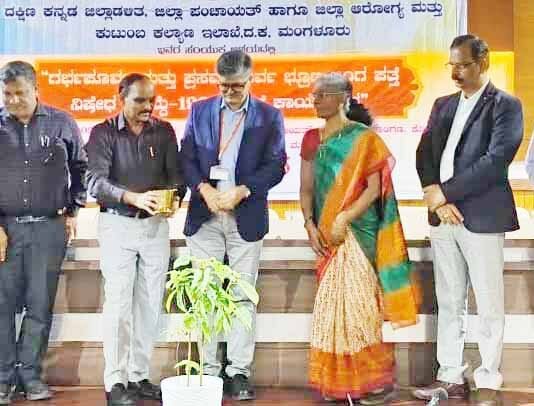 ಹೆಣ್ಣಿನ ಬಗ್ಗೆ ಮನಸ್ಥಿತಿ ಬದಲಾಯಿಸಿ- ಡಾ.ಶಿವಪ್ರಕಾಶ್