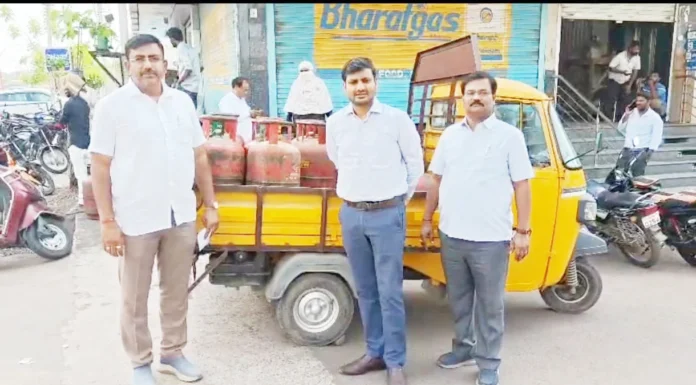 ವಿಜಯಪುರದಲ್ಲಿ 15ಕ್ಕೂ ಹೆಚ್ಚು ಗೃಹಬಳಕೆ ಸಿಲಿಂಡರ್ ಜಪ್ತಿ