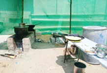 ವಾಣಿಜ್ಯ ಗ್ಯಾಸ್ ಅಭಾವ: ಸೌದೆ ಒಲೆ ಮೊರೆ ಹೋದ ಹೋಟೆಲ್ಗಳು – ಯಾದಗಿರಿ ನಗರದಲ್ಲಿ ಸಂಕಷ್ಟ ಗಂಭೀರ