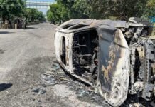 ಹಿಂಸಾರೂಪಕ್ಕೆ ತಿರುಗಿದ ಕಾರ್ಮಿಕರ ಪ್ರತಿಭಟನೆ ವಾಹನಗಳಿಗೆ ಬೆಂಕಿ