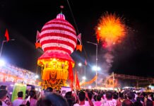 ಪುತ್ತೂರ್ದ ತೇರ್ ‘ಸೀಮಾಧಿಪತಿ’ಗೆ ವೈಭವದ ಬ್ರಹ್ಮರಥೋತ್ಸವ: ಬಾನಿನಂಗಳದಲ್ಲಿ ಬಣ್ಣದ ಚಿತ್ತಾರ ಮೂಡಿಸಿದ ‘ಪುತ್ತೂರು ಬೆಡಿ’