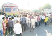 ಬೈಕ್ಗೆ ಲಾರಿ ಡಿಕ್ಕಿ; ತಂದೆ, ಮಗಳು ಸಾವು, ತಾಯಿಗೆ ಗಾಯ
