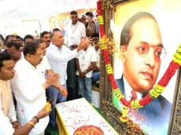 ಅಂಬೇಡ್ಕರ್ ಜಯಂತಿ ಸಂಭ್ರಮ ಬಡವರಿಗೆ ದಿನಸಿ ಕಿಟ್ ವಿತರಣೆ