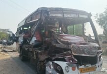 ಮಿನಿ ಬಸ್-ಟ್ರಾಕ್ಟರ್ ಡಿಕ್ಕಿ ಓರ್ವ ವೃದ್ದೆ ಸಾವು ಐವರಿಗೆ ಗಾಯ