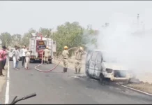 ಕನ್ನೋಳ್ಳಿ ರಸ್ತೆಯಲ್ಲಿ ದಿಢೀರ್ ಬೆಂಕಿಗಾಹುತಿಯಾದ ಕಾರು