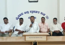 ಬಾಬಾ ಸಾಹೇಬರ ಪ್ರತಿಮೆಗೆ ಹೆಲಿಕ್ಯಾಪ್ಟರ್ನಿಂದ ಪುಷ್ಪಾರ್ಚನೆ