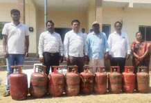 ಆಹಾರ ಇಲಾಖೆ ಅಧಿಕಾರಿಗಳಿಂದ ಗೃಹ ಬಳಕೆಯ 9 ಸಿಲಿಂಡರ್ಗಳು ಜಪ್ತಿ