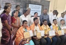 ಅತಿ ಹೆಚ್ಚು ಅಂಕ ಪಡೆದ ವಿದ್ಯಾರ್ಥಿಗಳಿಗೆ, ಉತ್ತಮ ಫಲಿತಾಂಶ ಪಡೆದ ಶಾಲಾ ಮುಖ್ಯಗುರುಗಳಿಗೆ ಸನ್ಮಾನ