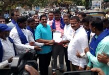 ಅಮರಾವತಿ ದೋಬಿಘಾಟ್ ಬಳಿ ರಸ್ತೆ ದುರಸ್ಥಿಗೆ ಆಗ್ರಹಿಸಿ ಅಂಬೇಡ್ಕರ್ ಸೇನೆ ನೇತೃತ್ವದಲ್ಲಿ ರಸ್ತೆತಡೆ ಪ್ರತಿಭಟನೆ