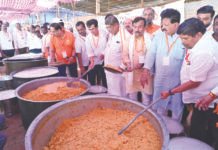 ಲಕ್ಷಾಂತರ ಬಿಎಸ್ವೈ ಅಭಿಮಾನಿಗಳಿಗಾಗಿ ಭಕ್ಷ್ಯ ಭೋಜನ