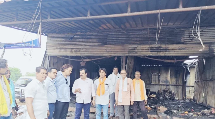 ಅಂಗಡಿಗಳಿಗೆ ಬೆಂಕಿ: ಆಪಾರ ಹಾನಿ