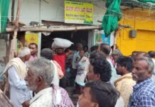 ಮುಂಗಾರು ಬಿತ್ತನೆ ತೊಗರಿ ಬೀಜಕ್ಕೆ ಮುಗಿಬಿದ್ದ ರೈತ