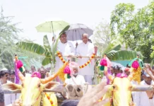 ಸಚಿವರಿಗೆ ಜೋಡೆತ್ತಿನ ಬಂಡಿಯಲ್ಲಿ ಮೆರವಣಿಗೆ, ತುಲಾಭಾರಸಚಿವ ಎಂ.ಬಿ. ಪಾಟೀಲರಿಗೆ ಗ್ರಾಮಸ್ಥರಿಂದ ಅದ್ದೂರಿ ಸನ್ಮಾನ