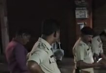 ಹೊಸಪೇಟೆ: ಎಂ.ಪಿ.ಪ್ರಕಾಶ್ ನಗರದಲ್ಲಿ ನಡು ರಸ್ತೆಯಲ್ಲಿಯೇ ಚಾಕುವಿನಿಂದ ಚುಚ್ಚಿ ವ್ಯಕ್ತಿಯ ಭೀಕರ ಕೊಲೆ