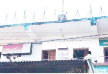ಅಂಚೆ, ಎಪಿಎಂಸಿ ಕಚೇರಿಗೆ ನುಗ್ಗಿದ ದುಷ್ಕರ್ಮಿಗಳು; ದಾಖಲೆಗಳು ಚೆಲ್ಲಾಪಿಲ್ಲಿ