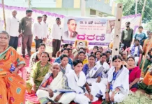ಕುಂಬಾರವಾಡದಲ್ಲಿ ಅಂಬೇಡ್ಕರ್ ಸಮುದಾಯ ಭವನಕ್ಕೆ ಜಾಗ ಮಂಜೂರು ಮಾಡುವಂತೆ ಧರಣಿ ಸತ್ಯಾಗ್ರಹ