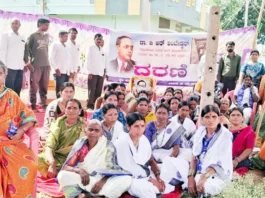 ಕುಂಬಾರವಾಡದಲ್ಲಿ ಅಂಬೇಡ್ಕರ್ ಸಮುದಾಯ ಭವನಕ್ಕೆ ಜಾಗ ಮಂಜೂರು ಮಾಡುವಂತೆ ಧರಣಿ ಸತ್ಯಾಗ್ರಹ