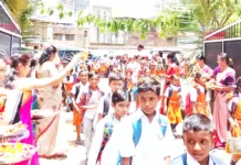 ಶಾಲಾ ಪ್ರಾರಂಭೋತ್ಸವ ಸಂಭ್ರಮ: ವಿದ್ಯಾರ್ಥಿಗಳಿಗೆ ಪುಷ್ಪವೃಷ್ಟಿಯೊಂದಿಗೆ ಸ್ವಾಗತ