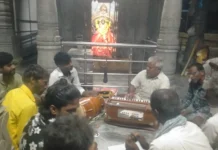 ಮಳೆಬರುವಿಕೆಗಾಗಿ ಗ್ರಾಮದೇವತೆ ಆಲಯದಲ್ಲಿ ಭಕ್ತರಿಂದ ಭಜನೆ