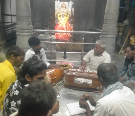 ಮಳೆಬರುವಿಕೆಗಾಗಿ ಗ್ರಾಮದೇವತೆ ಆಲಯದಲ್ಲಿ ಭಕ್ತರಿಂದ ಭಜನೆ