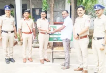 ಮೊಬೈಲ್ ಪತ್ತೆಗೈದು ವಾರಸುದಾರರಿಗೆ ಹಸ್ತಾಂತರ