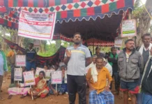 ಪ್ರಭಾವಿ ವ್ಯಕ್ತಿಯಿಂದ ಭೂ-ಕಬಳಿಕೆ: ರೈತರಿಂದ ಆಹೋರಾತ್ರಿ ಪ್ರತಿಭಟನೆ