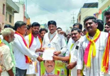 ಮೂಲ ದರದಲ್ಲಿ ಗೊಬ್ಬರ ನೀಡಲು ಆಗ್ರಹ: ಪ್ರತಿಭಟನೆ