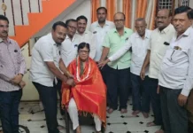 ಉತ್ಸವ ಸಮಿತಿಯ ಅಧ್ಯಕ್ಷರಾದ ಚನ್ನಮಲ್ಲಪ್ಪಾ ಗು. ಯಳಸಂಗಿ ಅವರಿಗೆ ಗೃಹ ಸನ್ಮಾನ