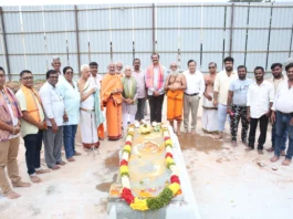 ವಿಜಯನಗರ ಯೋಗ ನರಸಿಂಹಸ್ವಾಮಿ ದೇವಸ್ಥಾನದ ರಾಜಗೋಪುರ ನಿರ್ಮಾಣ: ಉತ್ತರ ಕಲ್ಲು ಪ್ರತಿಷ್ಠಾಪನೆ